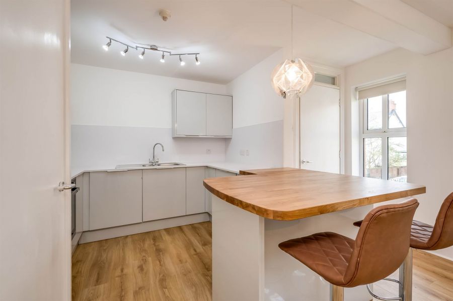 Apt 8, 221 Belmont Road