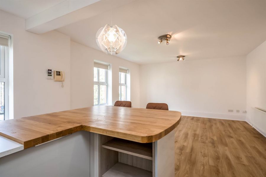 Apt 8, 221 Belmont Road