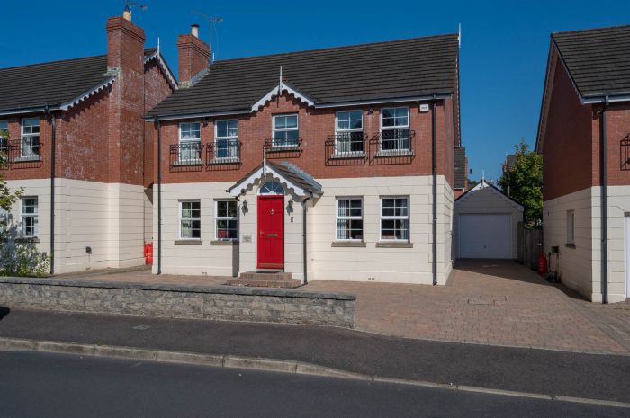 8 Barnetts Court, stormont, belfast, BT5 7FL