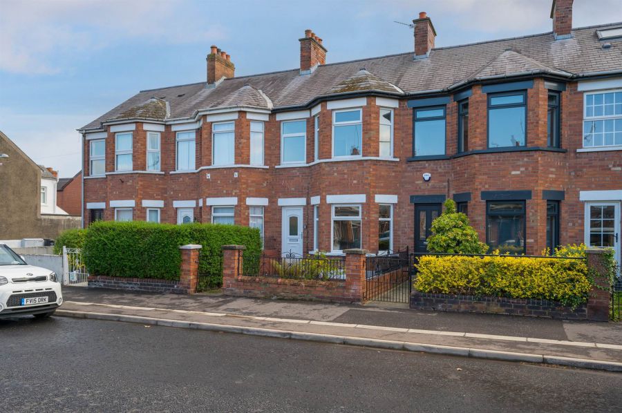 70 Ravenscroft Avenue