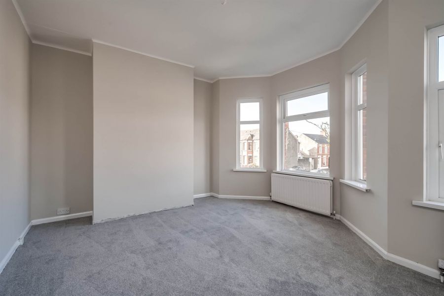 70 Ravenscroft Avenue