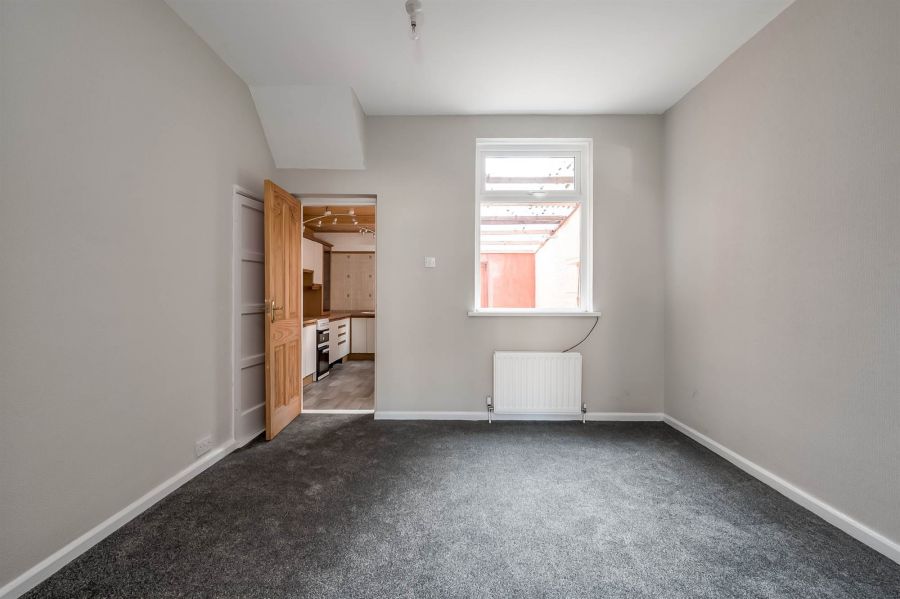 70 Ravenscroft Avenue