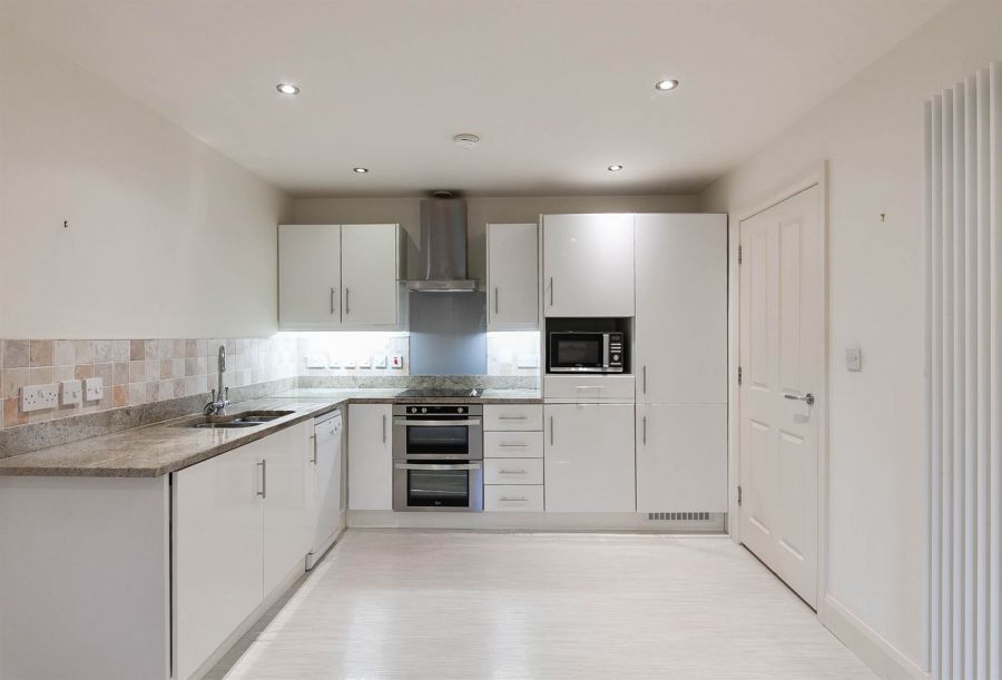 Apt 26 Sandown Manor