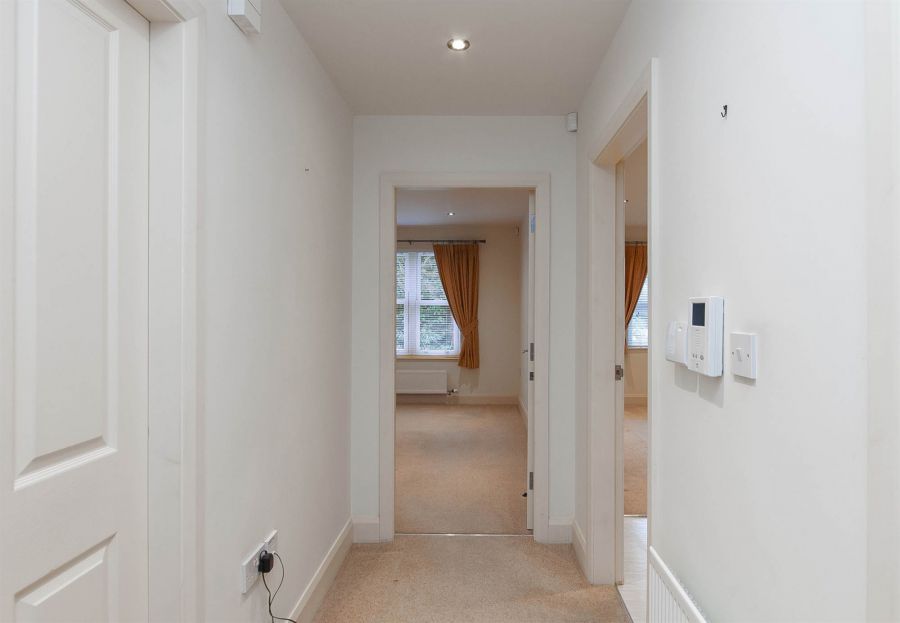 Apt 26 Sandown Manor