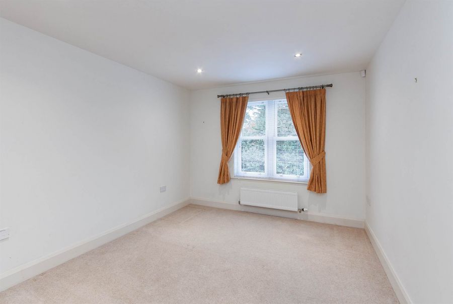 Apt 26 Sandown Manor