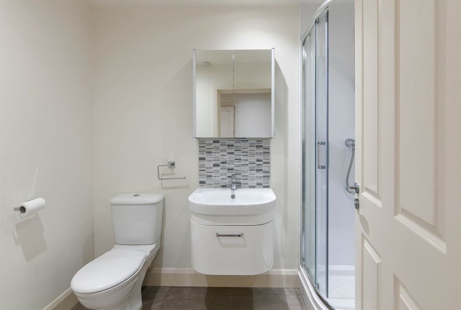 Apt 26 Sandown Manor