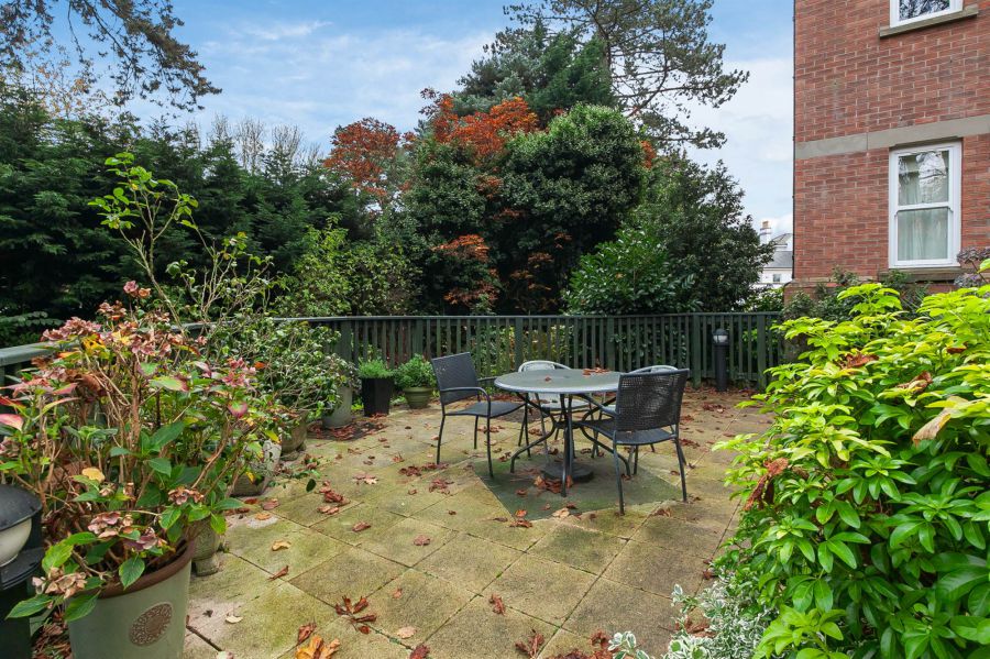Apt 26 Sandown Manor