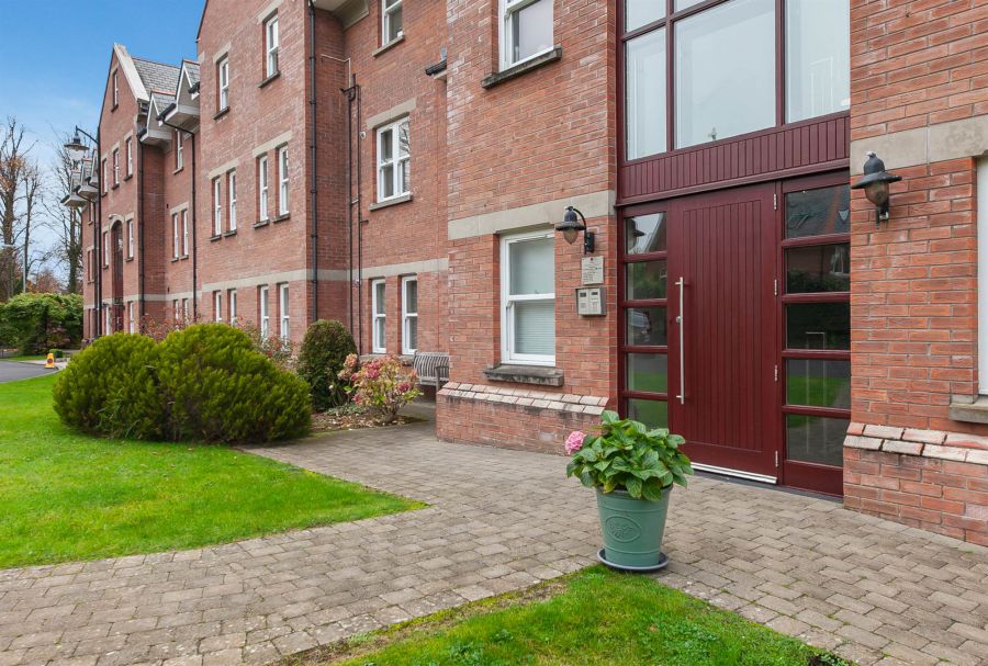 Apt 26 Sandown Manor