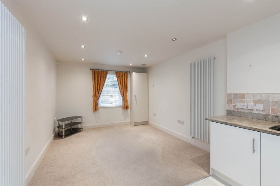 Apt 26 Sandown Manor