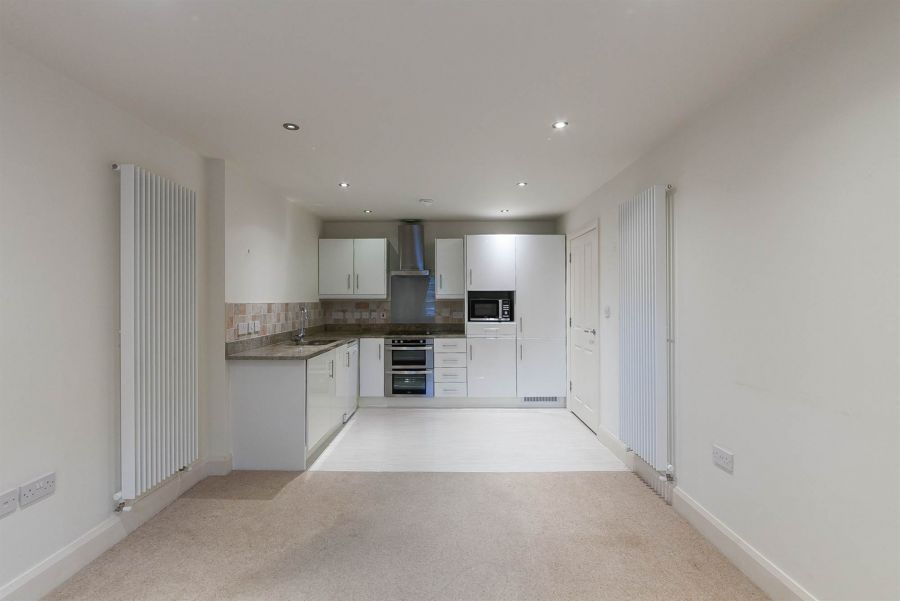 Apt 26 Sandown Manor