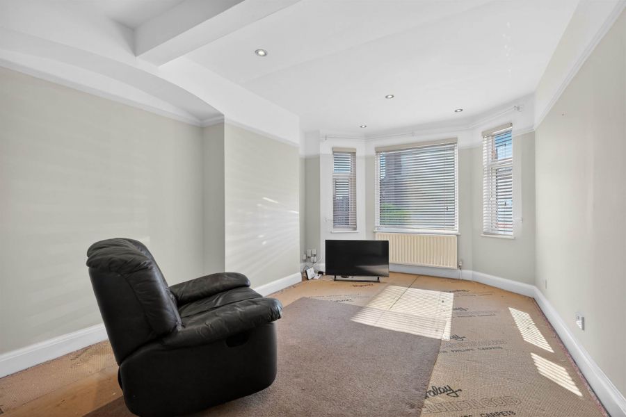 210 Holywood Road