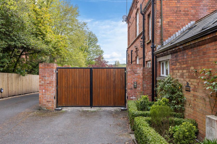 Benburb House, 31 Kings Road