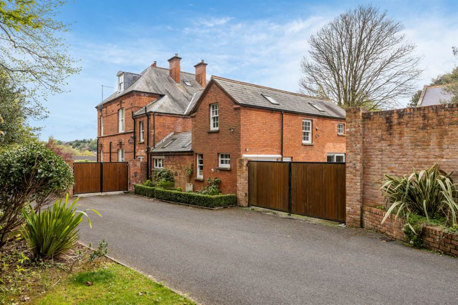 Benburb House, 31 Kings Road