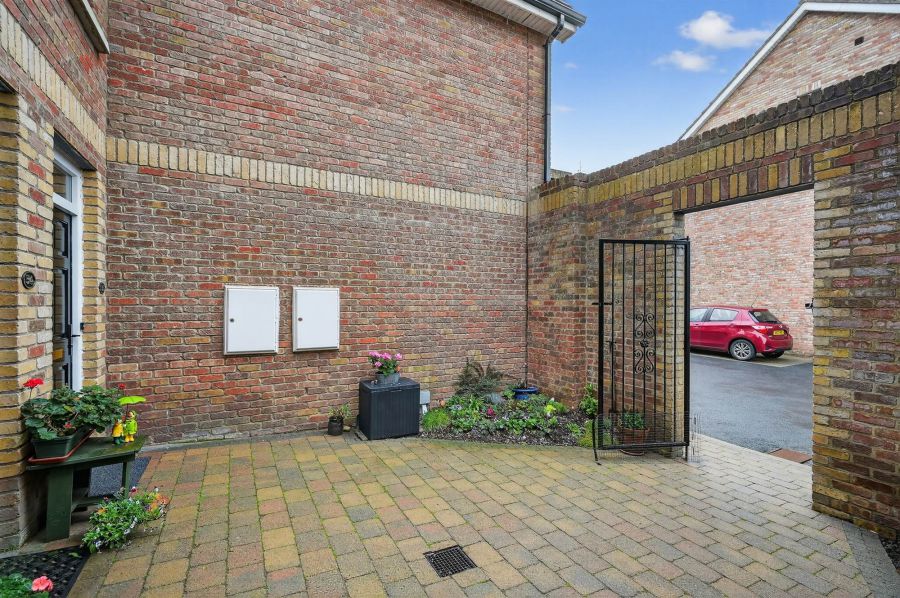 34 Strathearn Lane