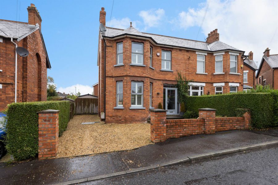 53 Irwin Crescent