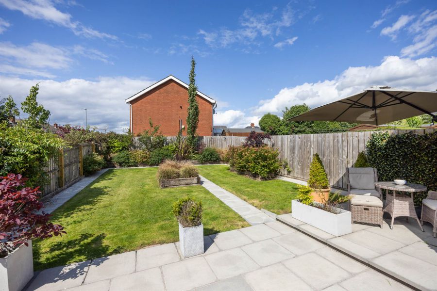 53 Irwin Crescent