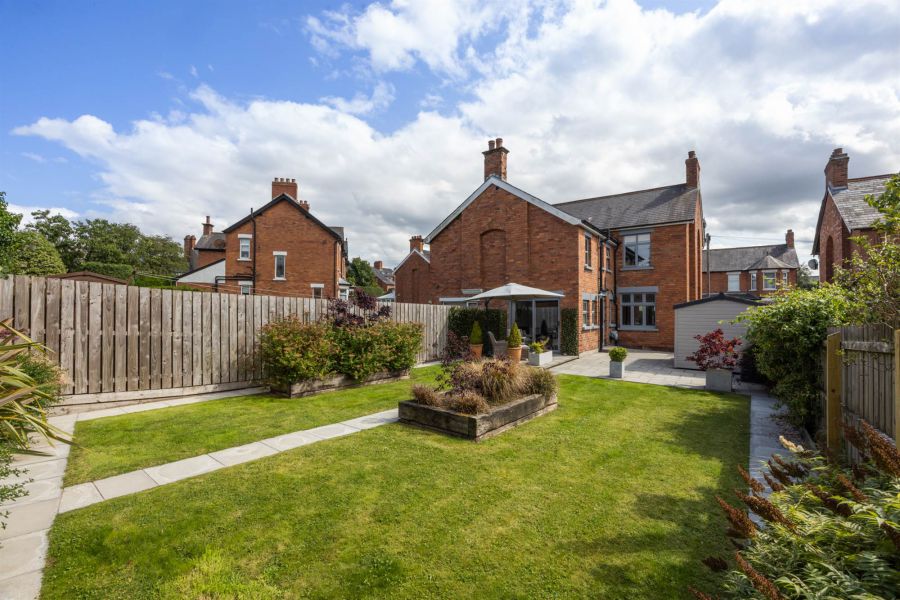 53 Irwin Crescent