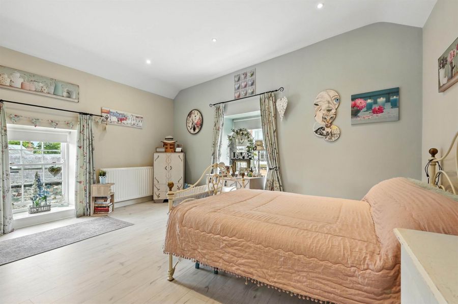 5 Manor Farm Court