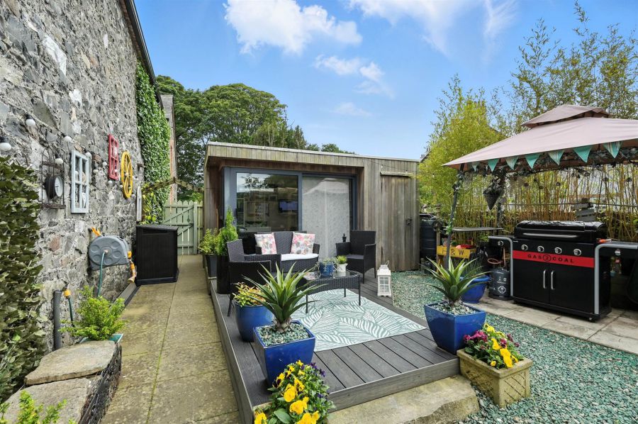 5 Manor Farm Court