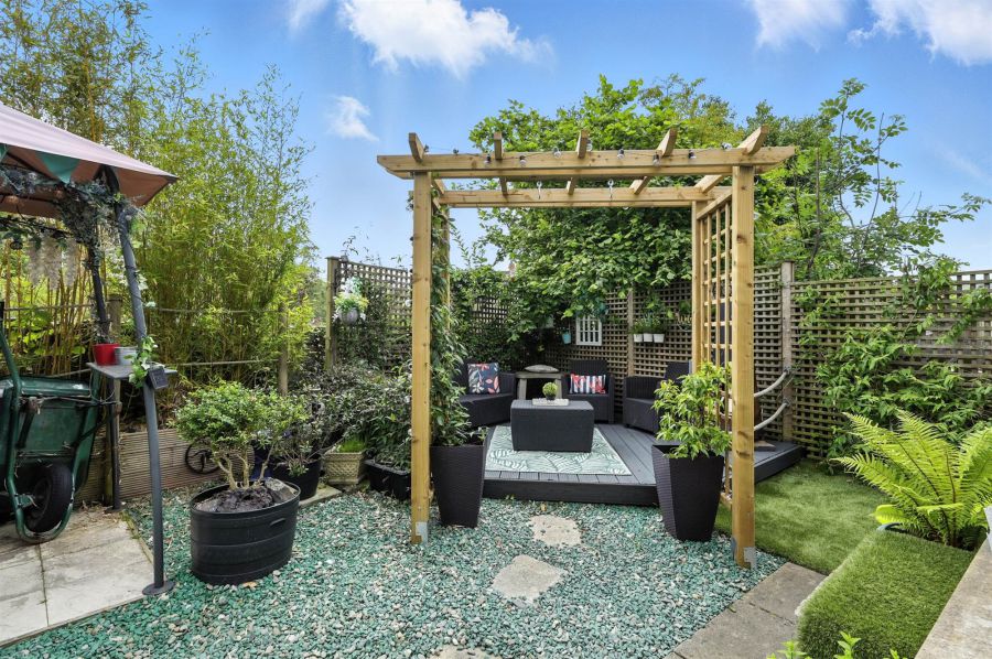 5 Manor Farm Court