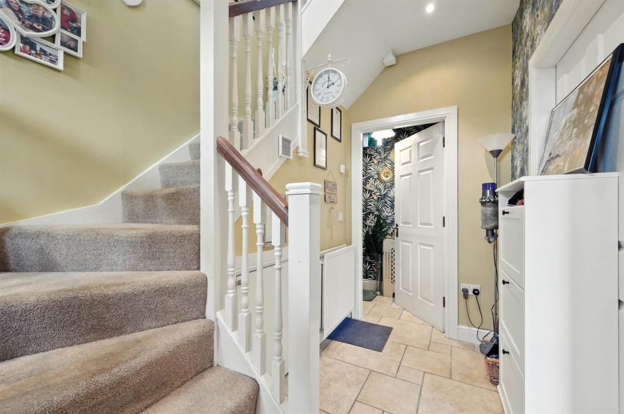 5 Manor Farm Court