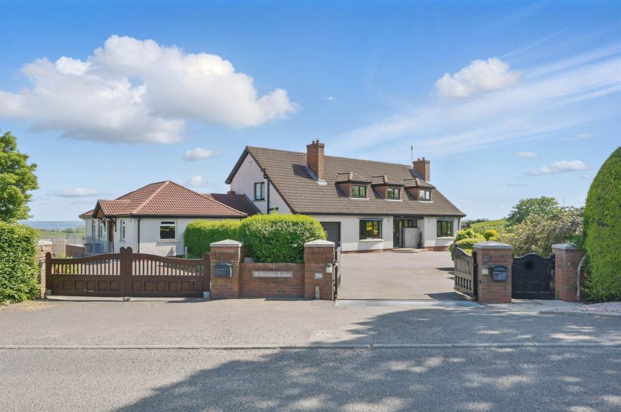 39 Whiterock Road With Annex