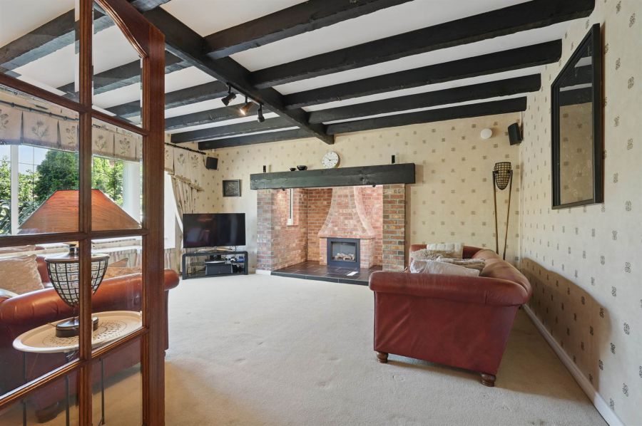 8 Carnesure Manor
