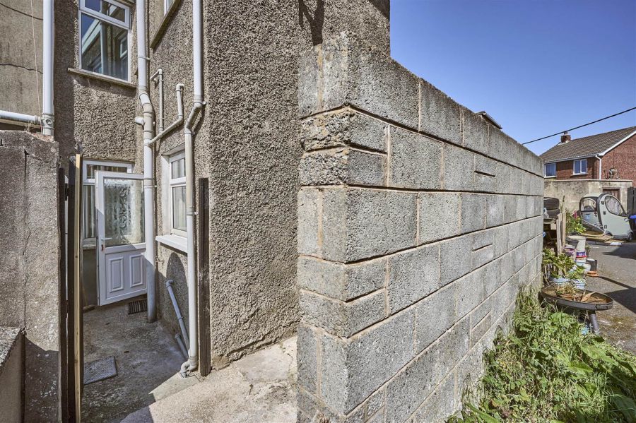 33 Belfast Road