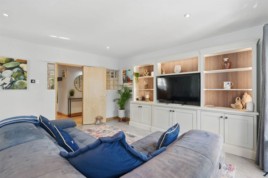 15 Altona Lodge
