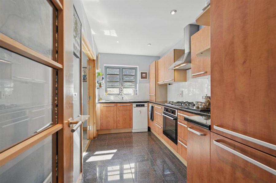 15 Altona Lodge