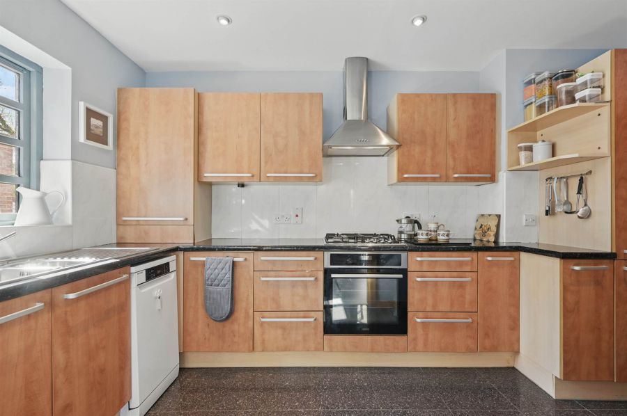 15 Altona Lodge