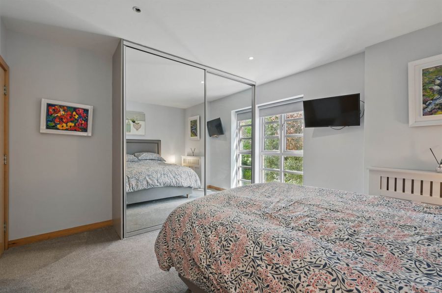 15 Altona Lodge