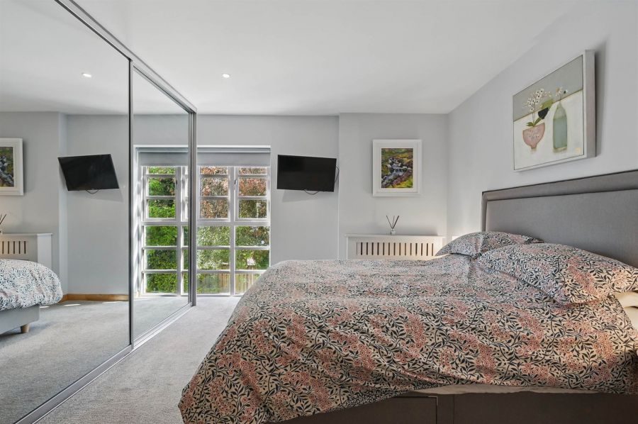 15 Altona Lodge