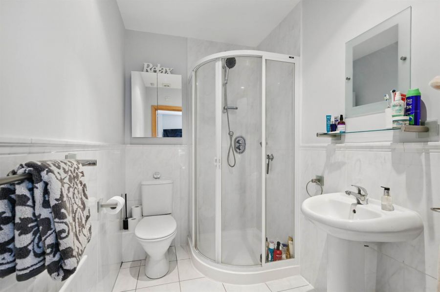 15 Altona Lodge