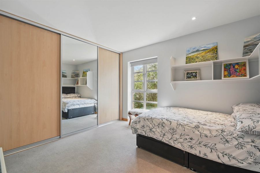 15 Altona Lodge