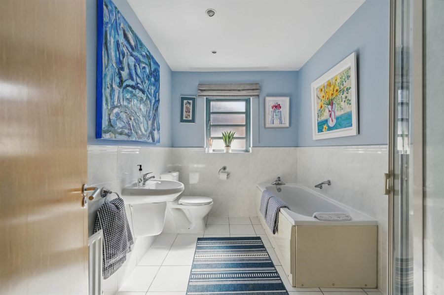 15 Altona Lodge
