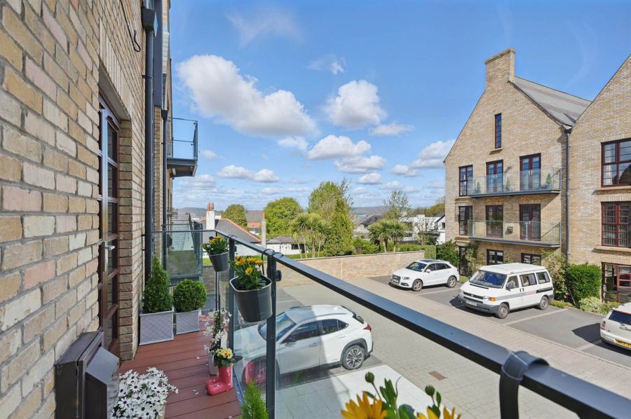 15 Altona Lodge