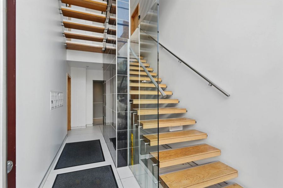 15 Altona Lodge
