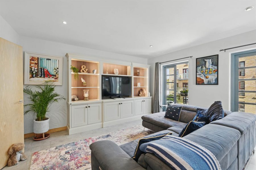 15 Altona Lodge