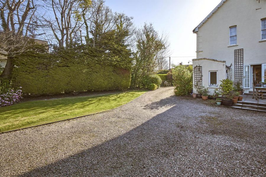 2 Old Cultra Road