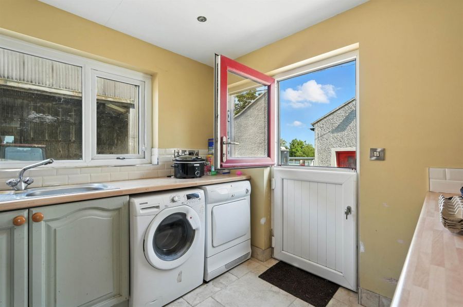 35 Loughries Road
