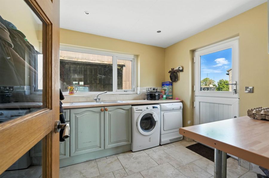 35 Loughries Road