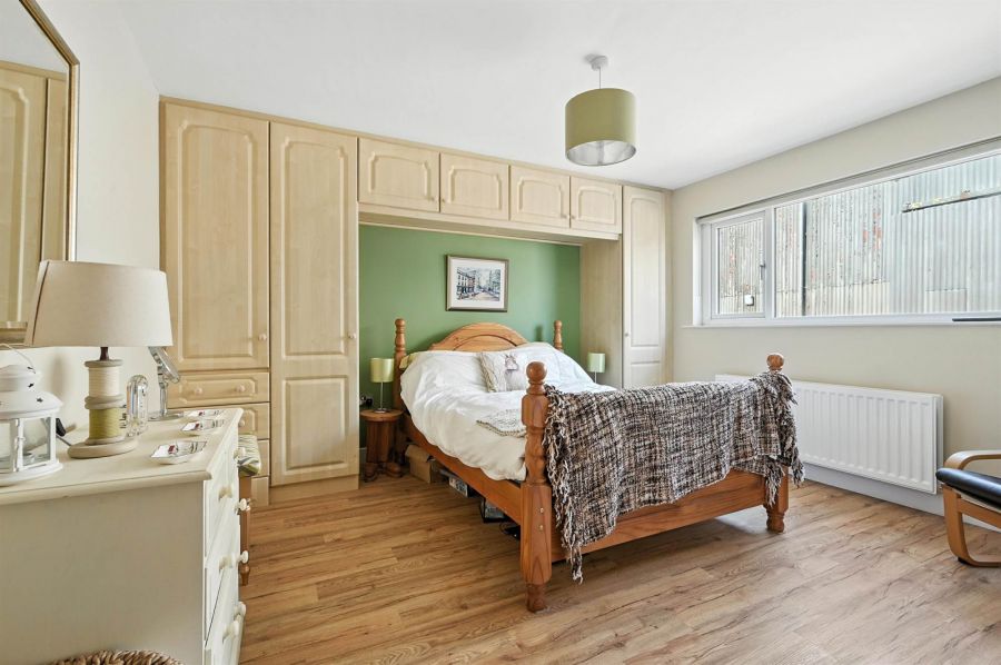 35 Loughries Road