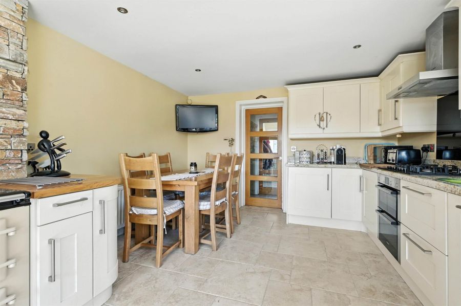 35 Loughries Road
