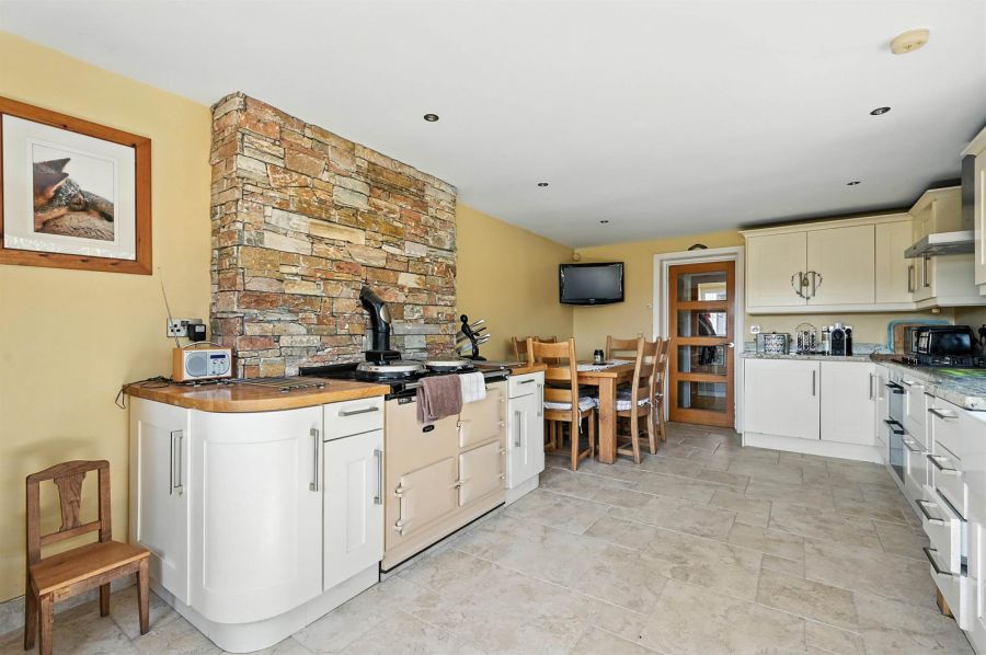 35 Loughries Road
