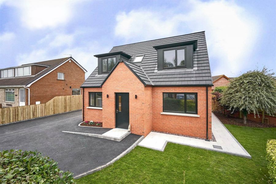 35a Lynne Crescent