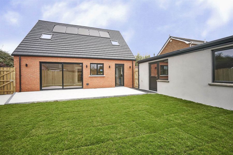 35A Lynne Crescent