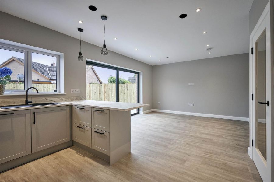 35A Lynne Crescent