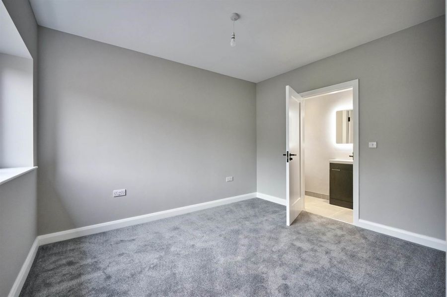 35A Lynne Crescent