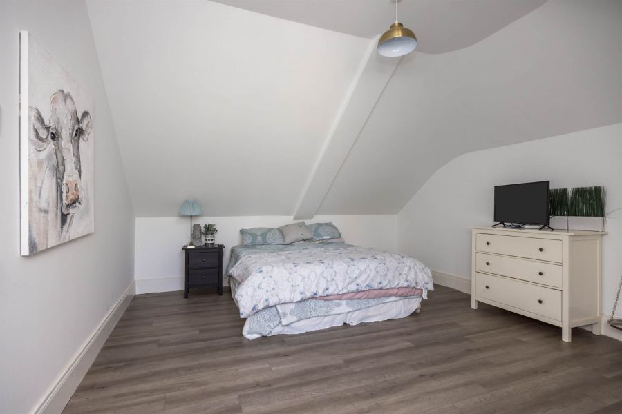 Monterey, 11a Kathleen Avenue